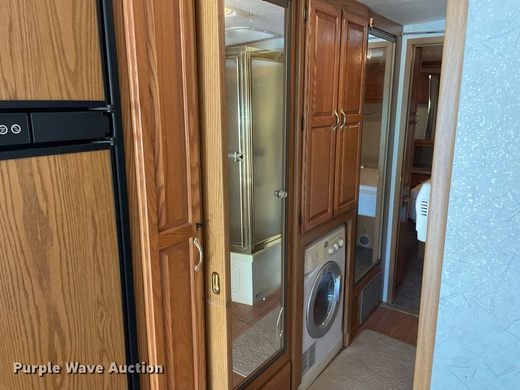 image for item LY9610 1998 Winnebago Adventurer  RV