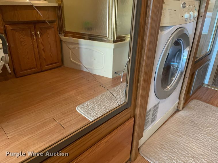 image for item LY9610 1998 Winnebago Adventurer  RV