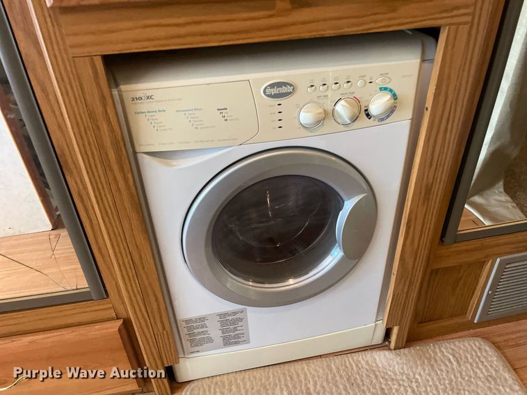 image for item LY9610 1998 Winnebago Adventurer  RV