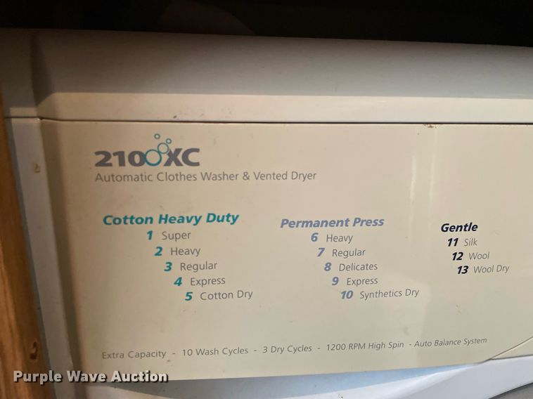 image for item LY9610 1998 Winnebago Adventurer  RV