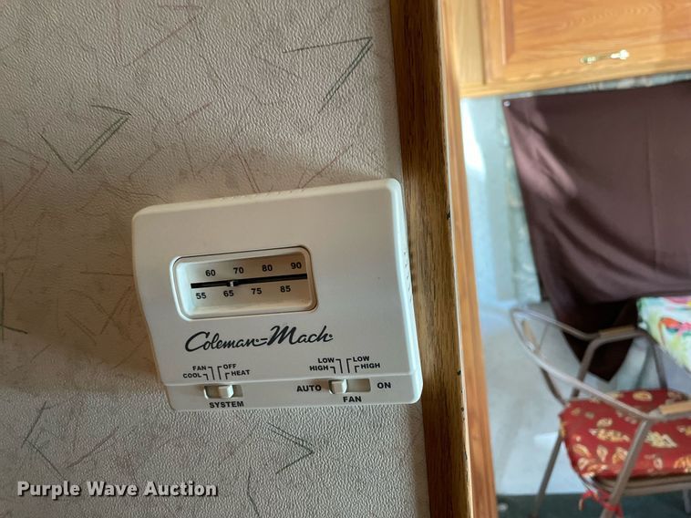 image for item LY9610 1998 Winnebago Adventurer  RV