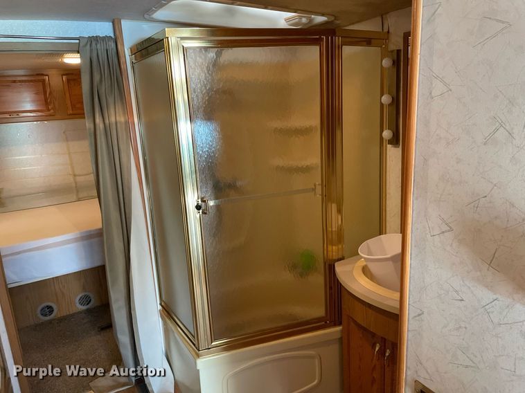 image for item LY9610 1998 Winnebago Adventurer  RV