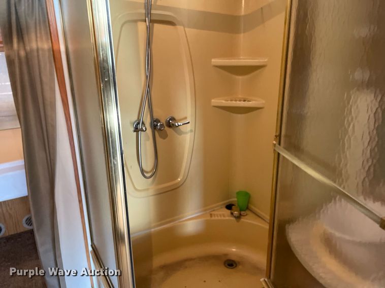 image for item LY9610 1998 Winnebago Adventurer  RV