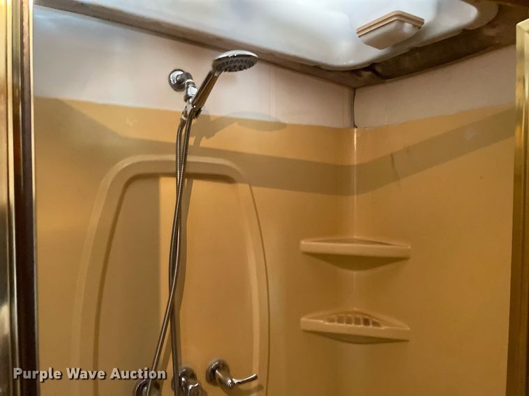 image for item LY9610 1998 Winnebago Adventurer  RV