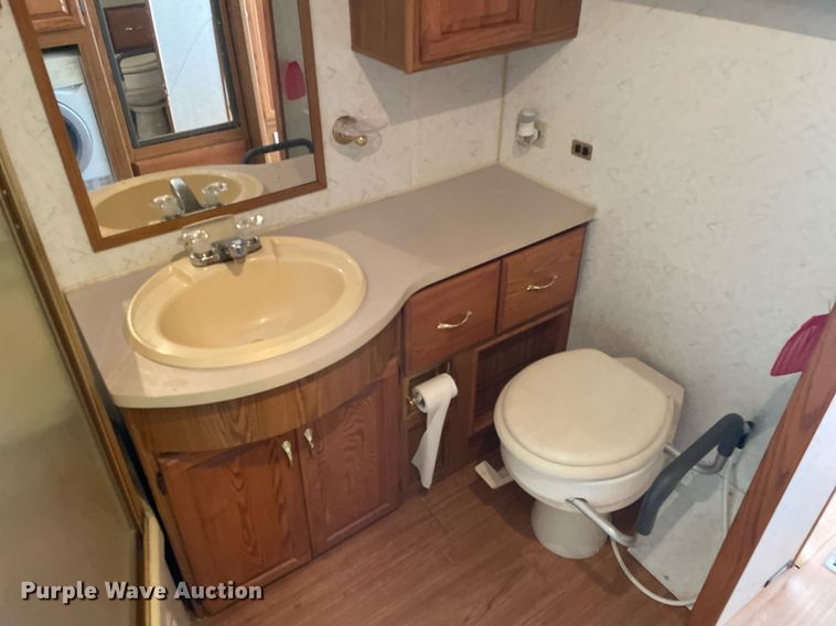 image for item LY9610 1998 Winnebago Adventurer  RV