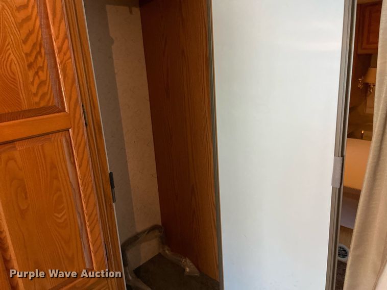 image for item LY9610 1998 Winnebago Adventurer  RV