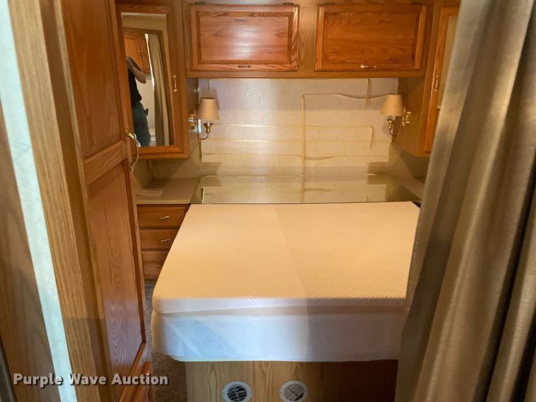 image for item LY9610 1998 Winnebago Adventurer  RV