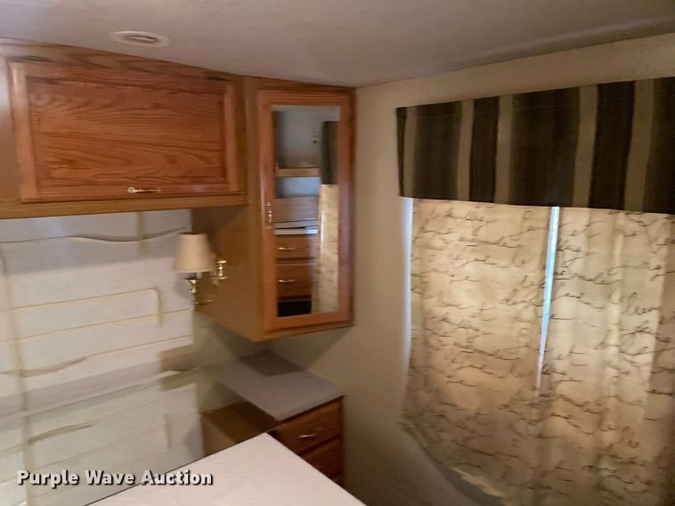 image for item LY9610 1998 Winnebago Adventurer  RV