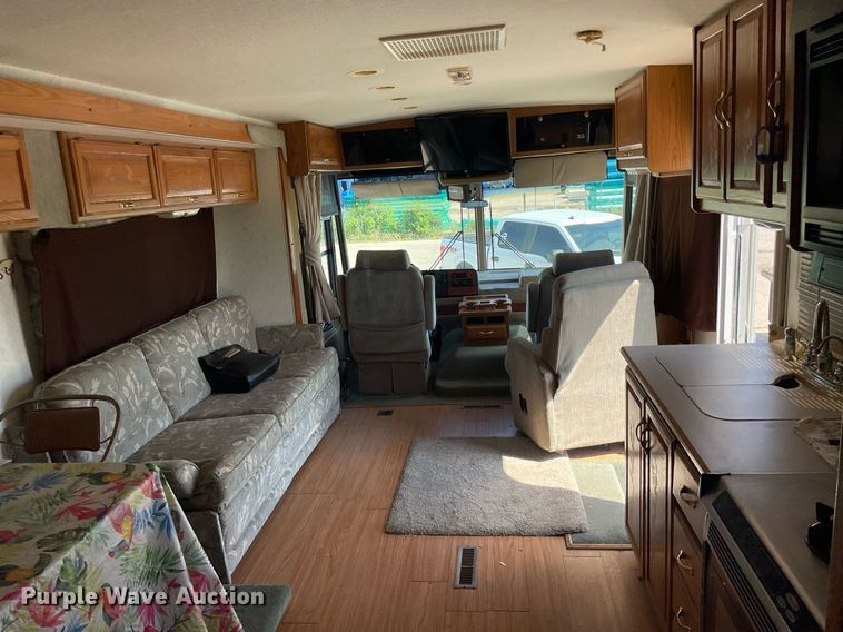 image for item LY9610 1998 Winnebago Adventurer  RV