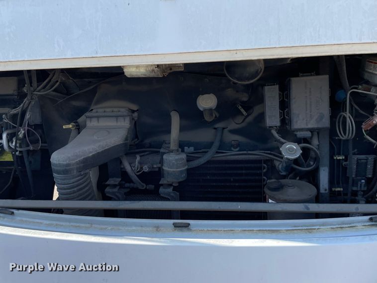 image for item LY9610 1998 Winnebago Adventurer  RV