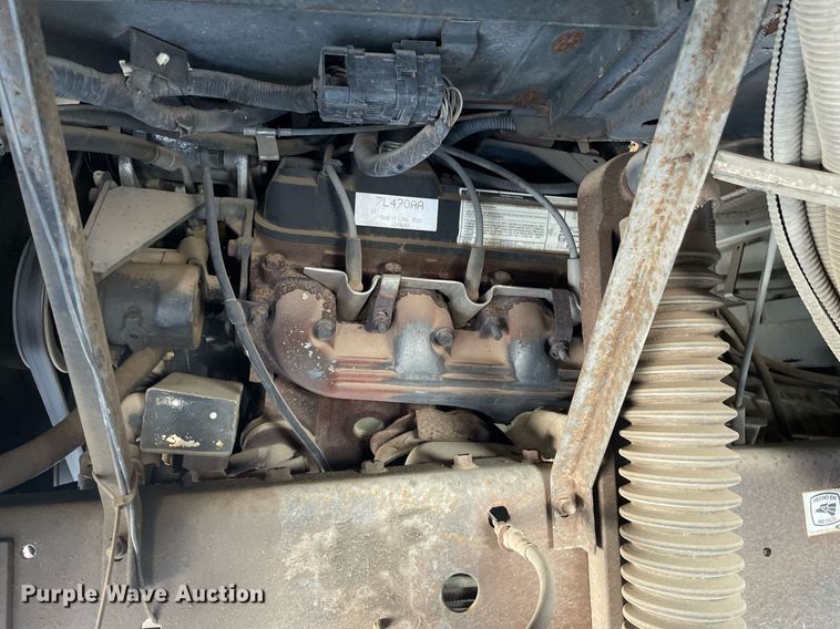 image for item LY9610 1998 Winnebago Adventurer  RV