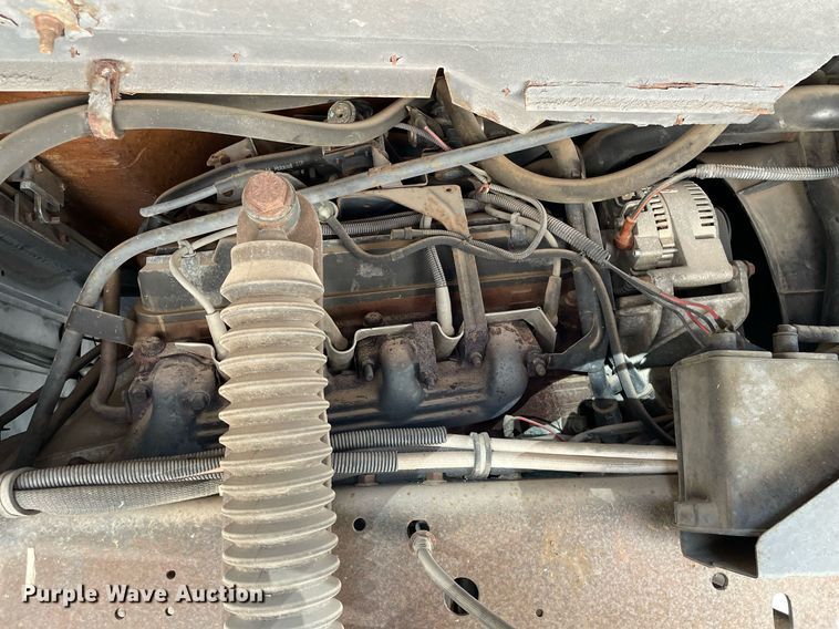 image for item LY9610 1998 Winnebago Adventurer  RV