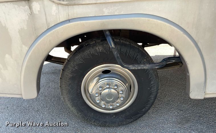 image for item LY9610 1998 Winnebago Adventurer  RV