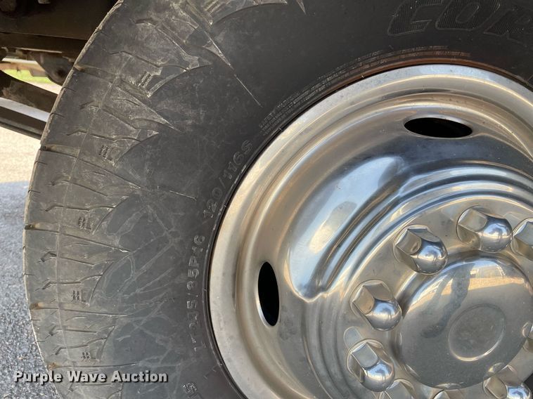 image for item LY9610 1998 Winnebago Adventurer  RV