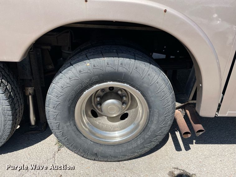 image for item LY9610 1998 Winnebago Adventurer  RV