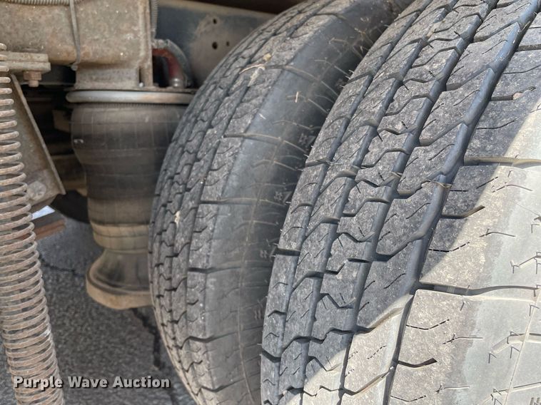 image for item LY9610 1998 Winnebago Adventurer  RV