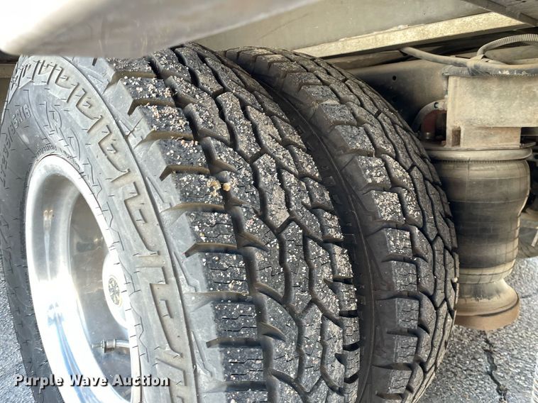 image for item LY9610 1998 Winnebago Adventurer  RV