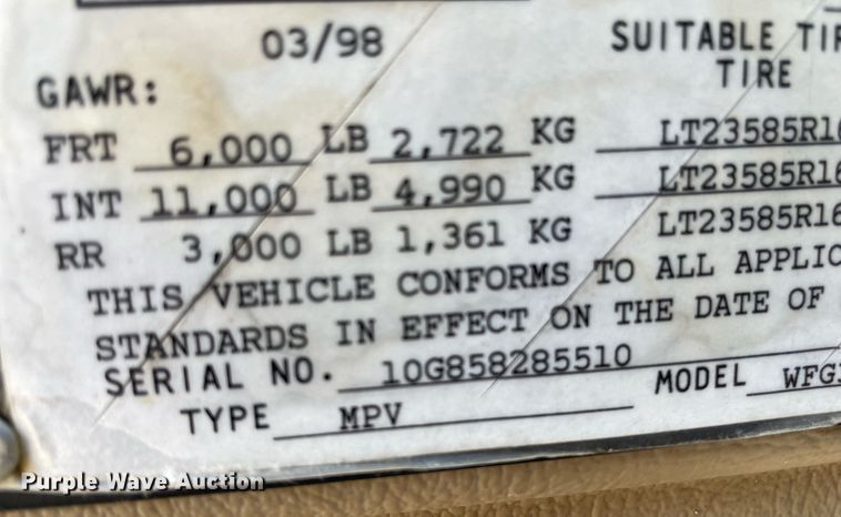 image for item LY9610 1998 Winnebago Adventurer  RV