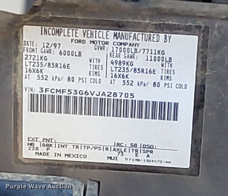 image for item LY9610 1998 Winnebago Adventurer  RV