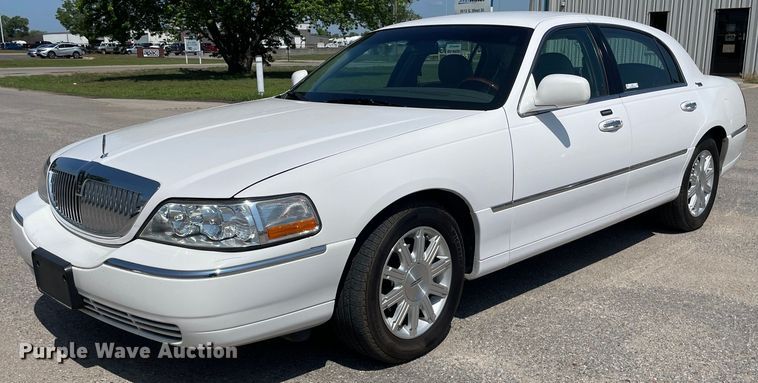 image for item LY9611 2010 Lincoln Town Car
