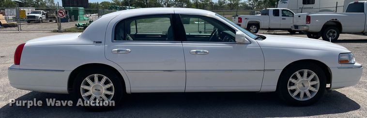 image for item LY9611 2010 Lincoln Town Car