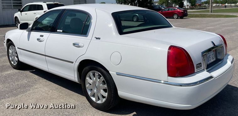 image for item LY9611 2010 Lincoln Town Car