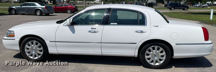 image for item LY9611 2010 Lincoln Town Car