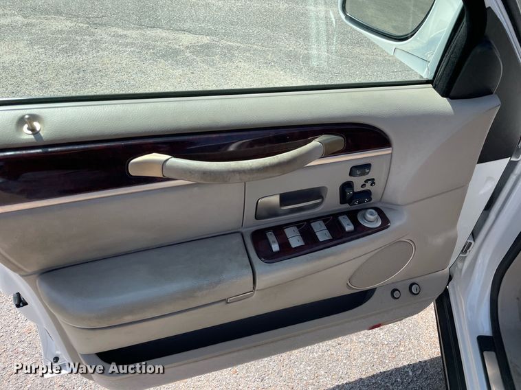 image for item LY9611 2010 Lincoln Town Car