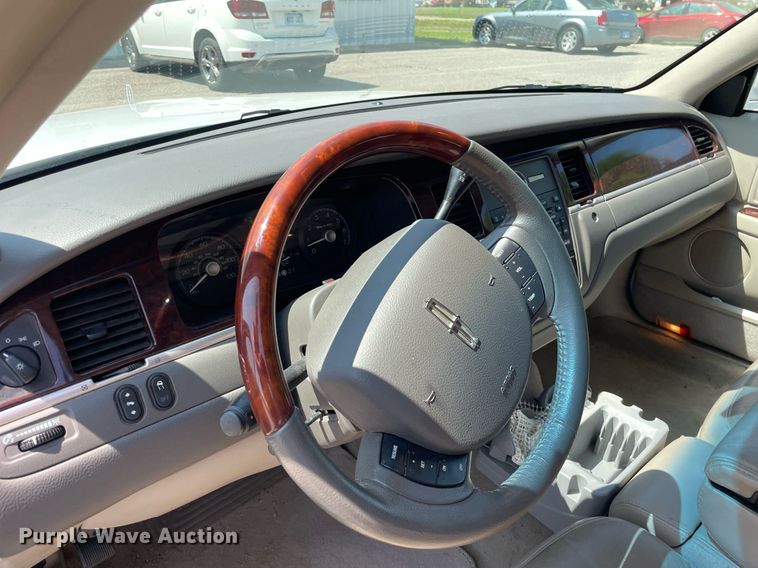 image for item LY9611 2010 Lincoln Town Car