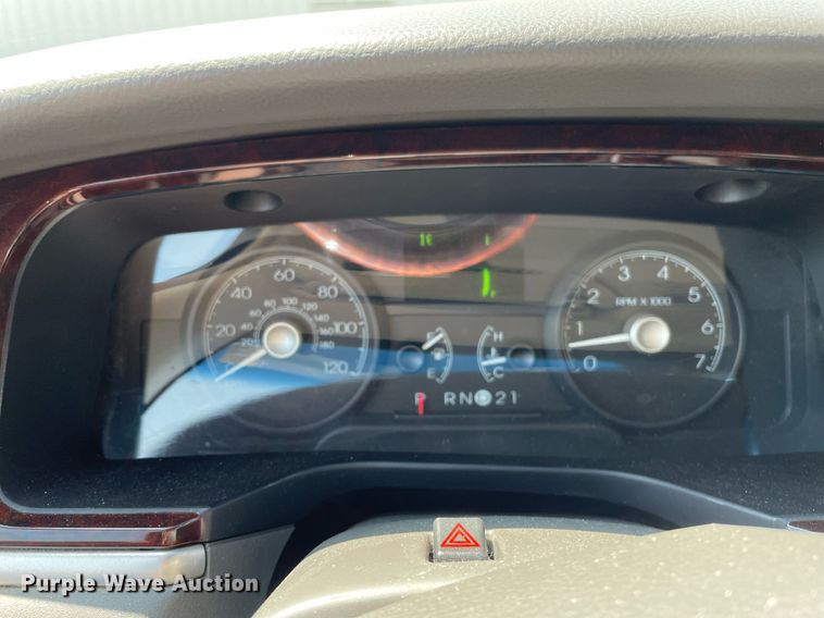 image for item LY9611 2010 Lincoln Town Car