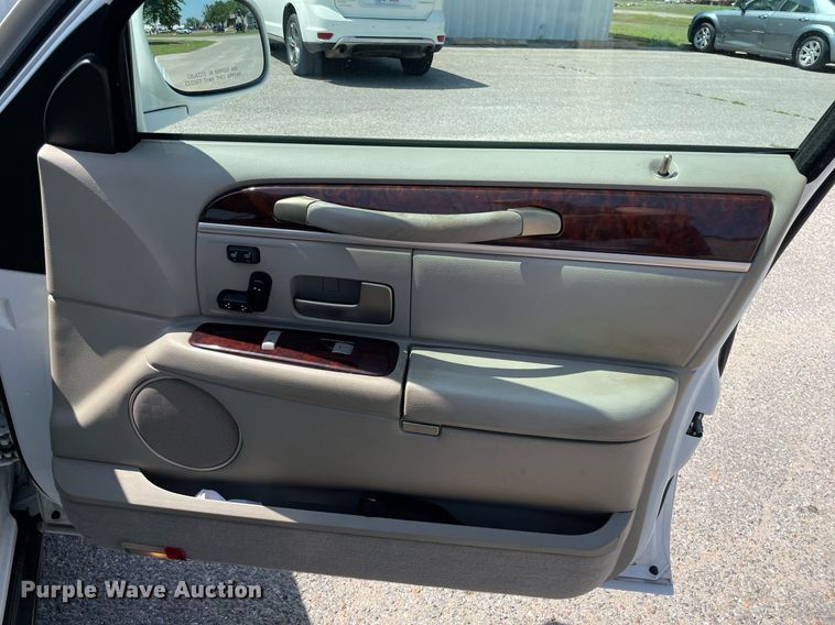 image for item LY9611 2010 Lincoln Town Car