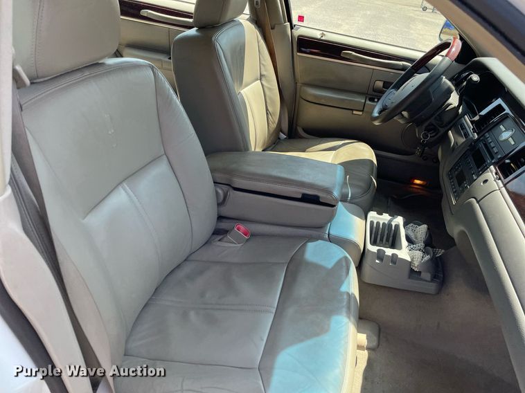 image for item LY9611 2010 Lincoln Town Car