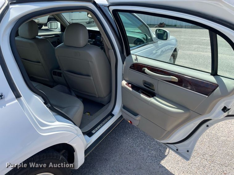 image for item LY9611 2010 Lincoln Town Car