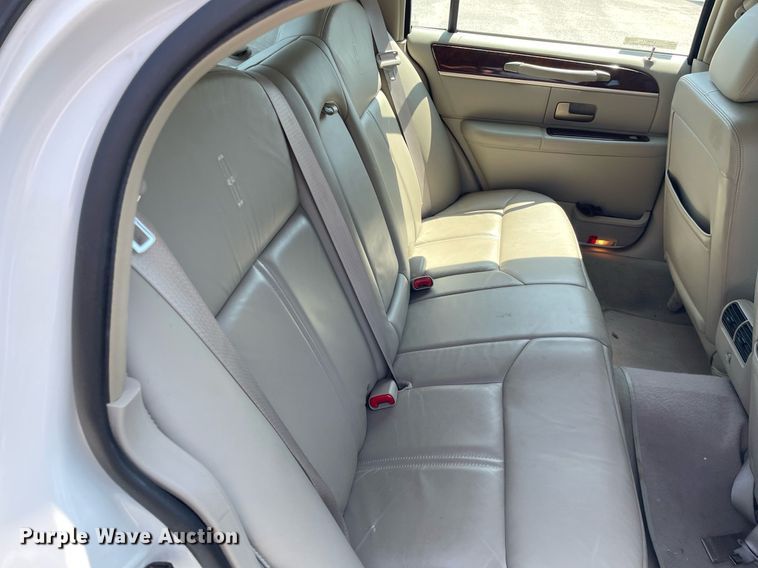 image for item LY9611 2010 Lincoln Town Car