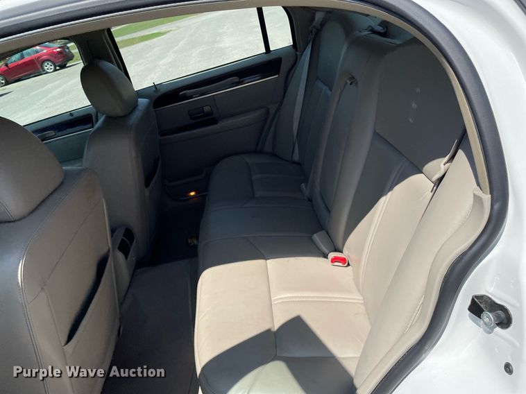 image for item LY9611 2010 Lincoln Town Car