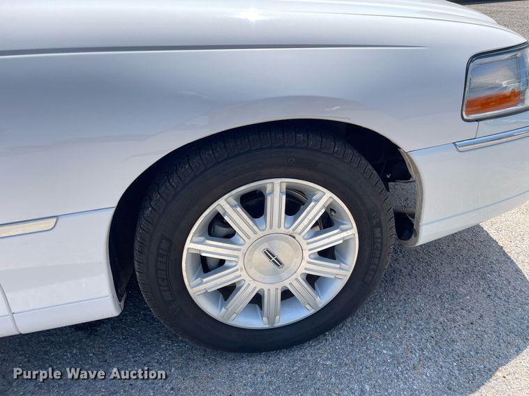 image for item LY9611 2010 Lincoln Town Car