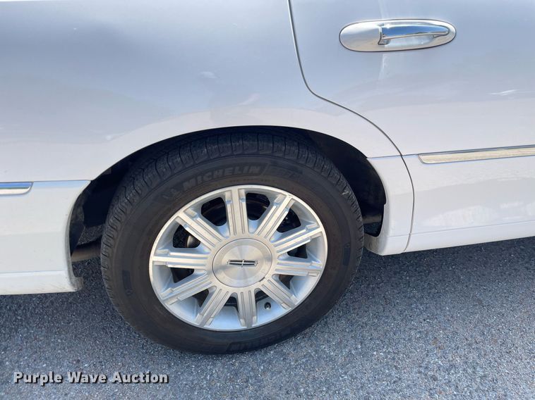 image for item LY9611 2010 Lincoln Town Car