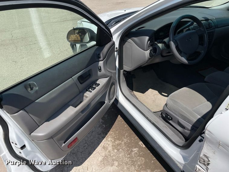 image for item LY9612 2007 Ford Taurus