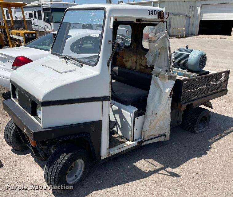image for item LY9613 1984 Cushman 898532-8410  utility vehicle