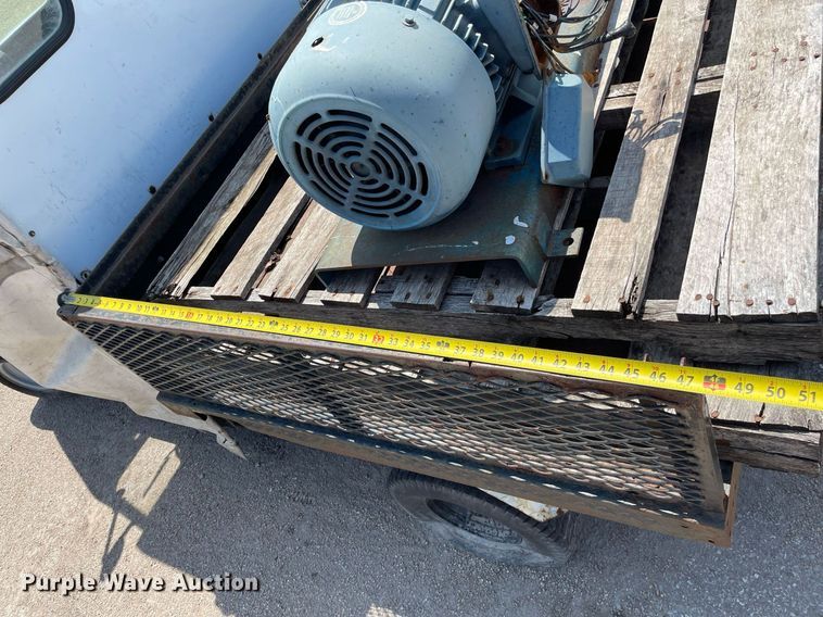 image for item LY9613 1984 Cushman 898532-8410  utility vehicle