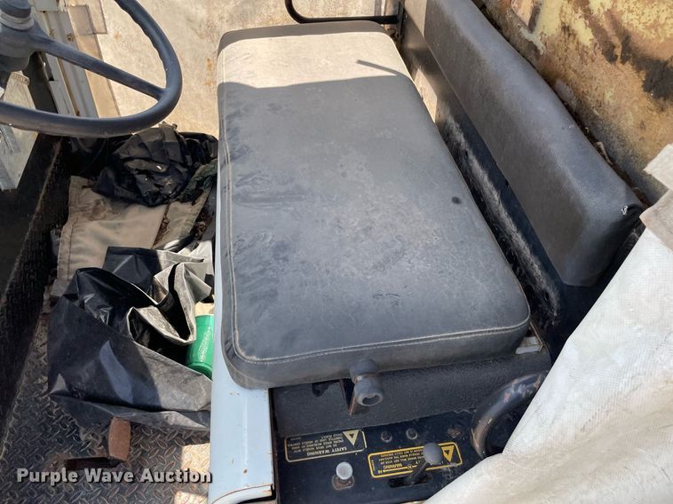 image for item LY9613 1984 Cushman 898532-8410  utility vehicle