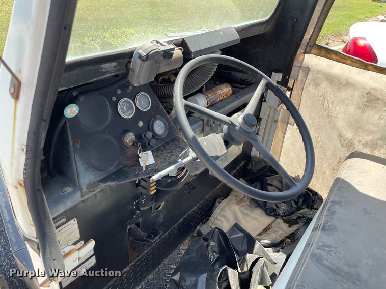 image for item LY9613 1984 Cushman 898532-8410  utility vehicle