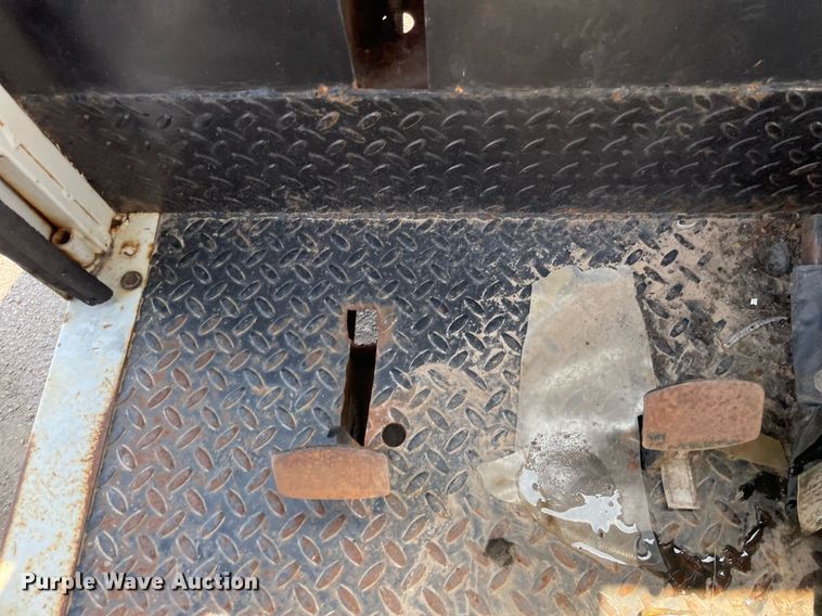 image for item LY9613 1984 Cushman 898532-8410  utility vehicle