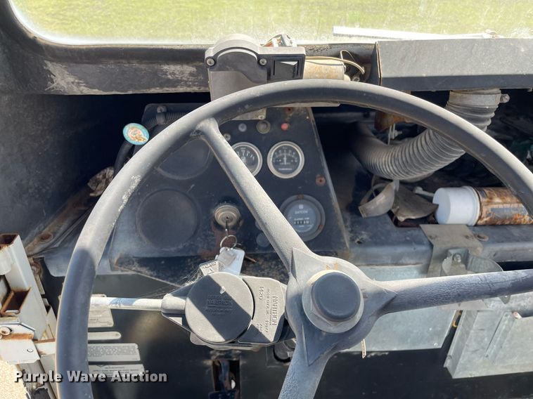 image for item LY9613 1984 Cushman 898532-8410  utility vehicle