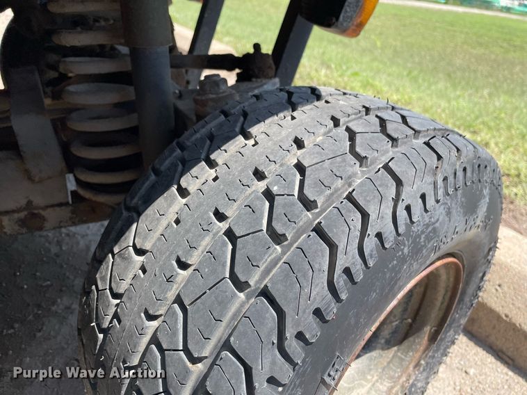 image for item LY9613 1984 Cushman 898532-8410  utility vehicle