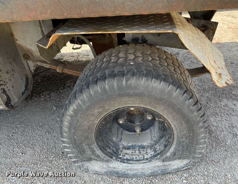 image for item LY9613 1984 Cushman 898532-8410  utility vehicle