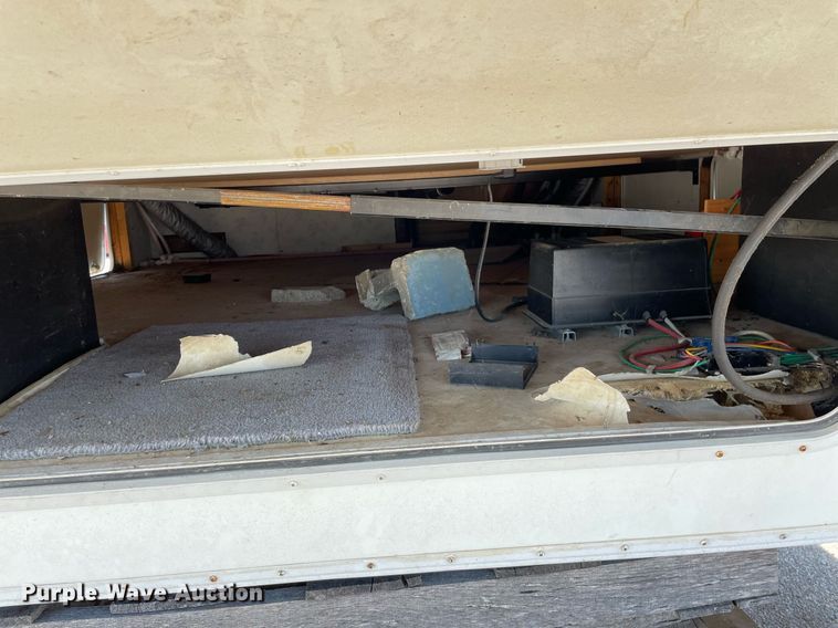 image for item LY9614 1997 Nu Wa Hitchhiker II  camper