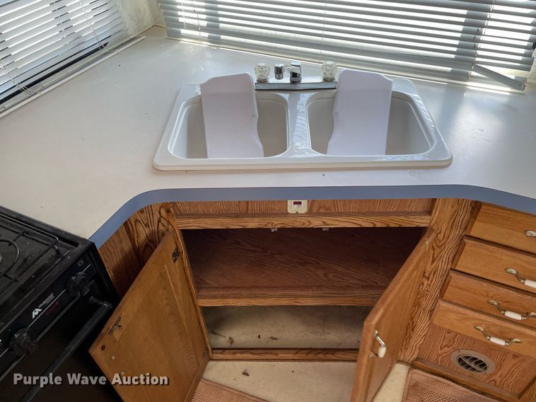 image for item LY9614 1997 Nu Wa Hitchhiker II  camper