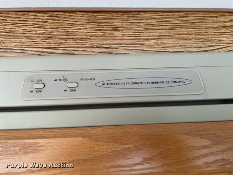 image for item LY9614 1997 Nu Wa Hitchhiker II  camper