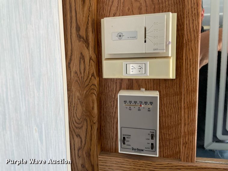 image for item LY9614 1997 Nu Wa Hitchhiker II  camper